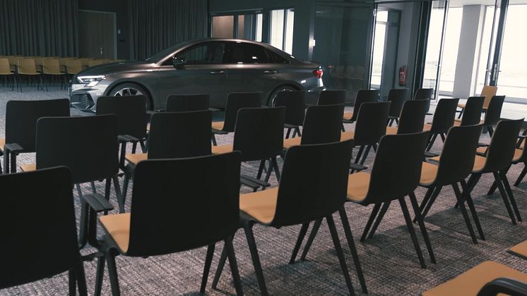 b'mine Frankfurt Airport - Präsentationen von Schwerlasten