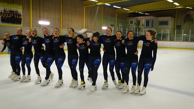 Team Surprise: Synkrona bilder på och vid sidan av isen