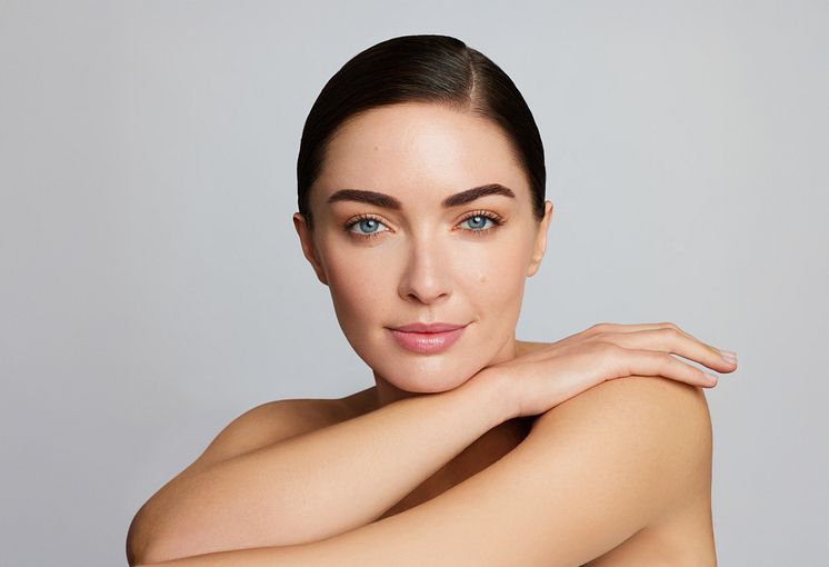 Jane Iredale Skintuition SPF 30 Radiance-Boosting Liquid Foundation