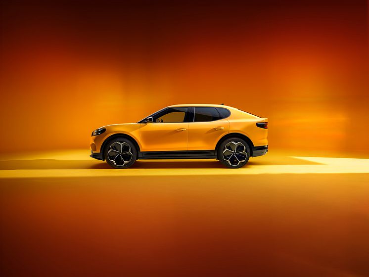 2024Ford_ElectricCapri_03.jpg