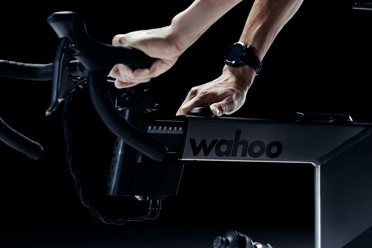 Wahoo_KICKR+BIKE+v2_WFBIKE3_REACH_02336