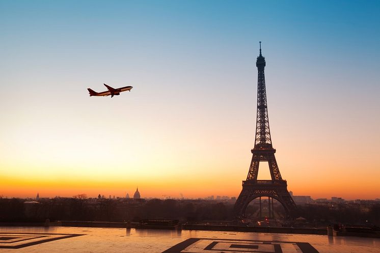 paris-flug_shutterstock_180199115_900x600