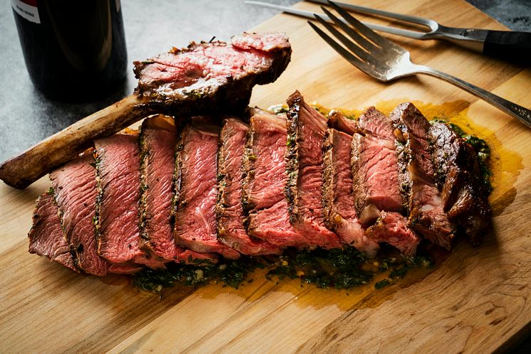 RS12752_RS11619_Tuscan-inspired Grilled Steak_(c)CanadaBeef.jpg