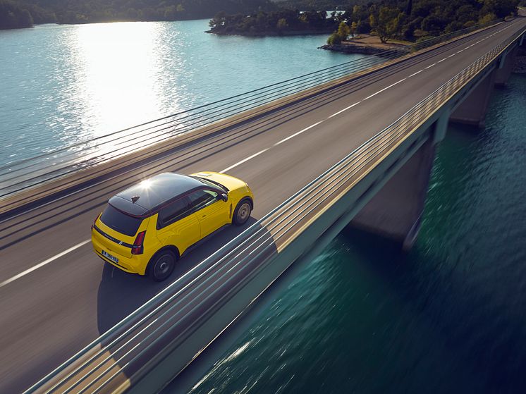 Renault 5 E-Tech electric - iconic cinq version - Pop Yellow!.jpg