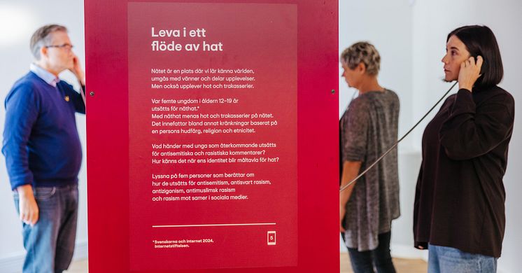 Utställningen "Gilla Dela Hata" handlar om antisemitismens månghundraåriga historia, hur den ser ut och sprids i dag. 