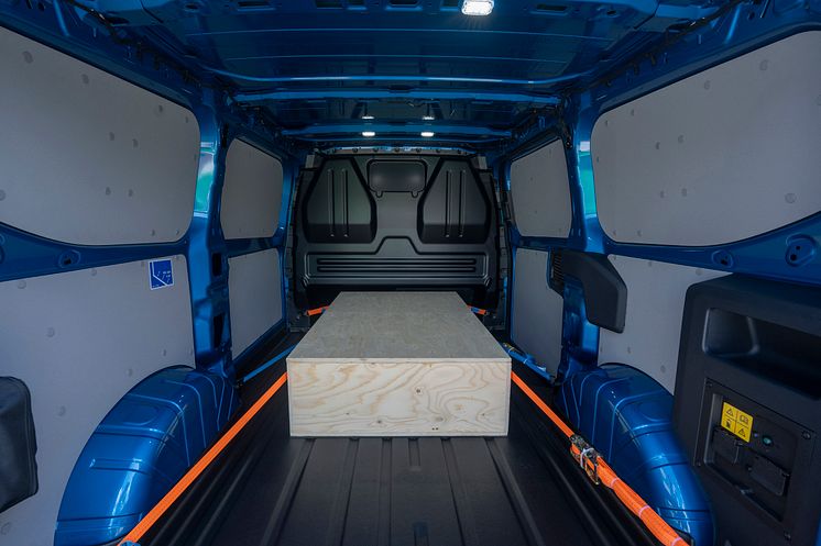 2025PbFP_E-Transit_Custom_Sport_086.jpg