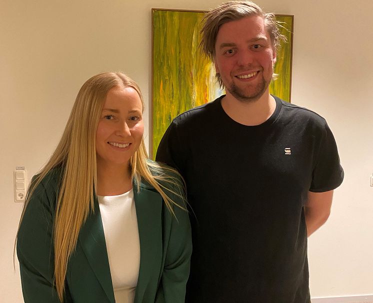 AIL-lärare Linus och Jessica 1.jpg