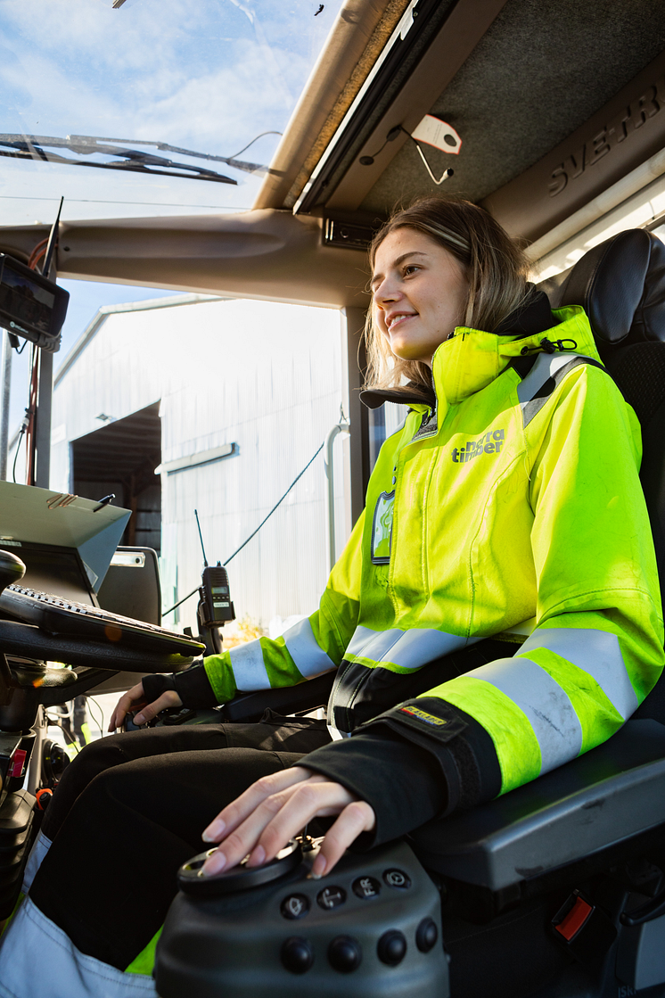 Anställd som kör truck