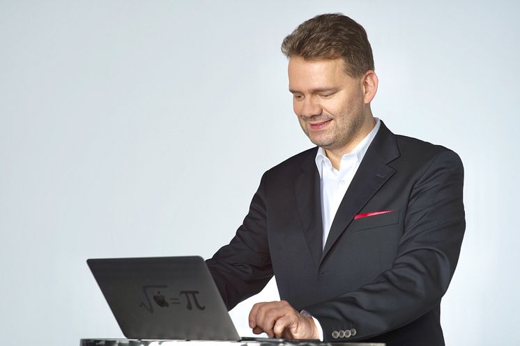 Bernd-Braun-MacBook-Digitale-Etiquette-&-Competence