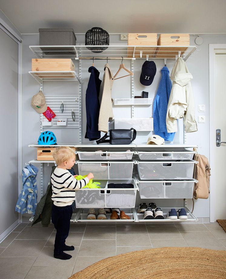 Elfa_Clothing_Interior_click-in_system_Classic_Slidingdoor_Artic_2023_032491.jpg
