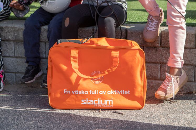 Utdelning av Stadiums aktivitetsväska