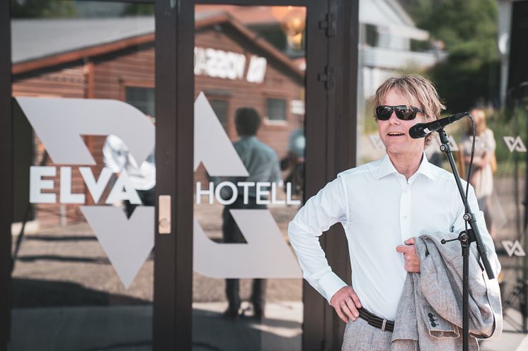 Elva Hote_opening