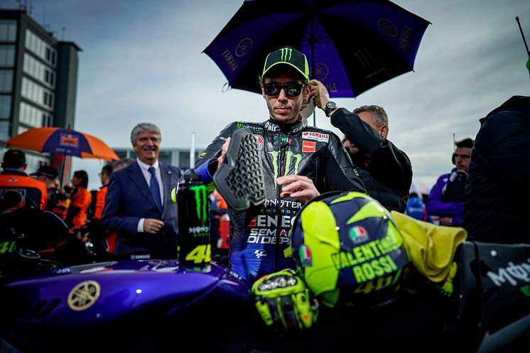 2019111801_008xx_MotoGP_Rd19_ロッシ選手_4000