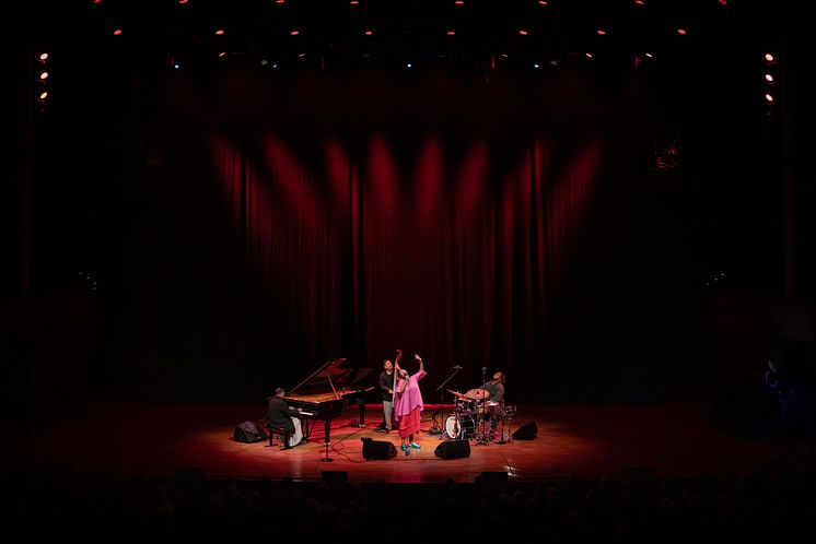 Cécile McLorin Salvant