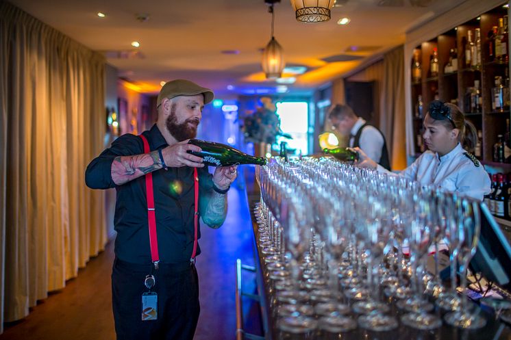 Champagne för att fira en 100-åring, Höstsol på Såstaholm Hotell och Konferens