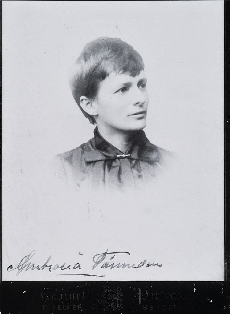 Ambrosia Tønnesen, portrett fra studietiden. ©Synnøve des Bouvrie