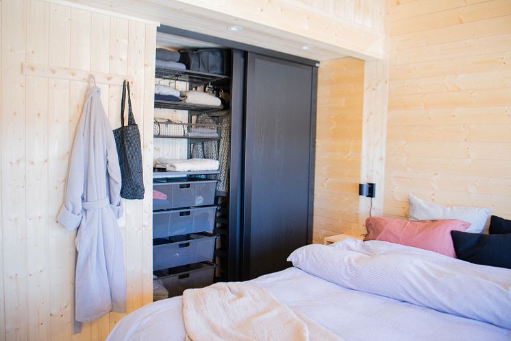 Elfa_Clothing_Interior_Click-in_system_Classic_Slidingdoor_Grace_2023_03_009.jpg