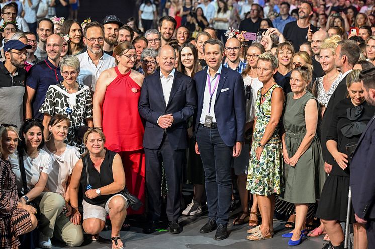 Pressebild_50MA_008_50 Jahre dm - Mitarbeiterfest Karlsruhe 2023