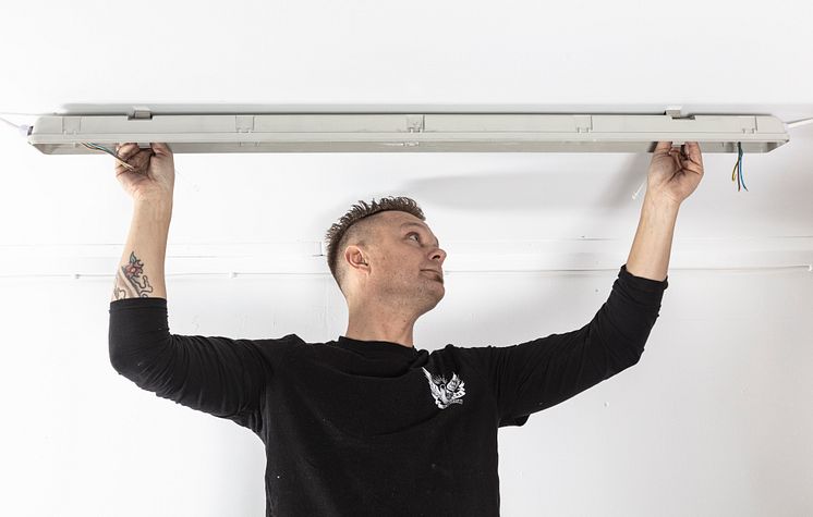 LED-lysrörsarmatur Verktygsboden 2.jpg