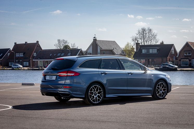 Ford Mondeo Hybrid ST-Line