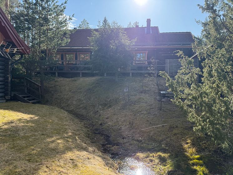 Bäck invid Sagolandsbyn