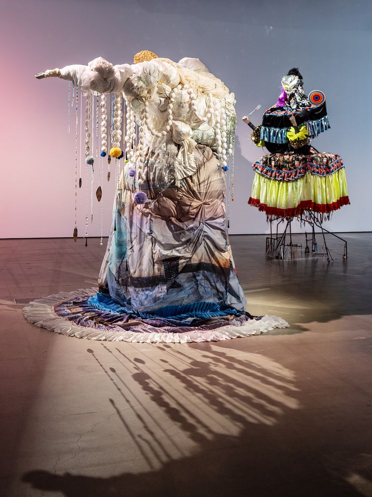 Valeria Montti Colque, installationsvy Cosmonación – Modersberget, Bonniers Konsthall, 2025