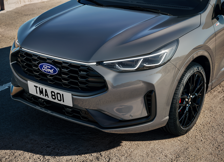 2025_FORD_KUGA_BLACK_PACKAGE_02.png