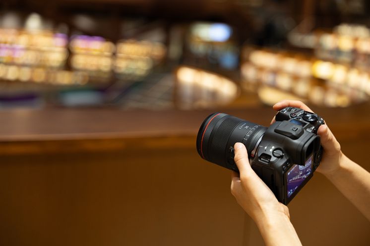 Canon RF20mmF1_4LVCM_LifeStyle_CINC_R62_2325EC[1].jpg