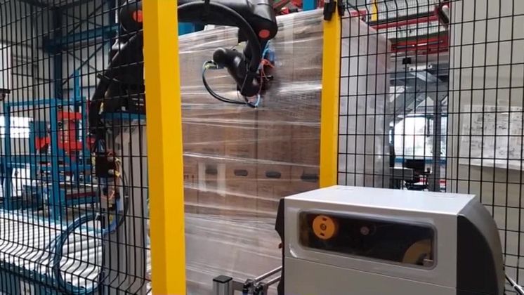 Etikettmärkning i trånga utrymme med cobot KR810