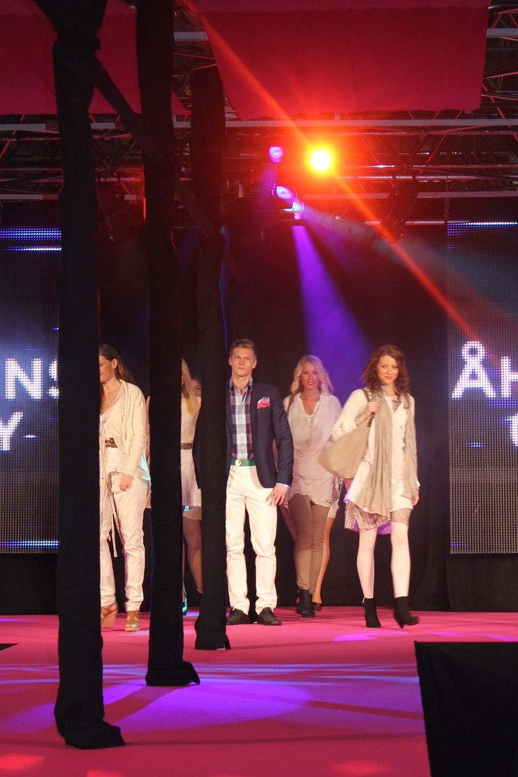 Åhléns vårens Modevisning 2011
