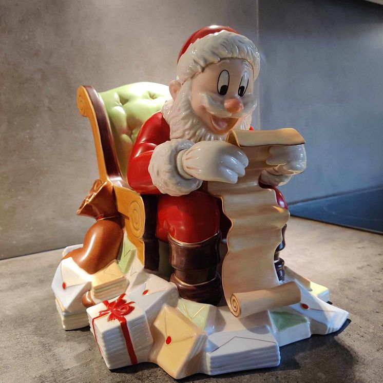 Disney Jul Fyrklövern Tomtefar med önskelista.jpg
