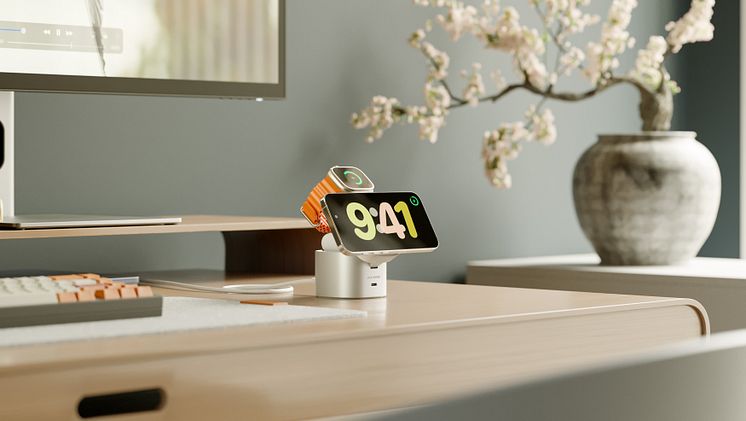 Alogic_Qi2_PowerPod_WH_4In1_Wireless_Charger_On_Desk_Lifestyle_Image_Left_Right_Angle_2_Wide.jpg