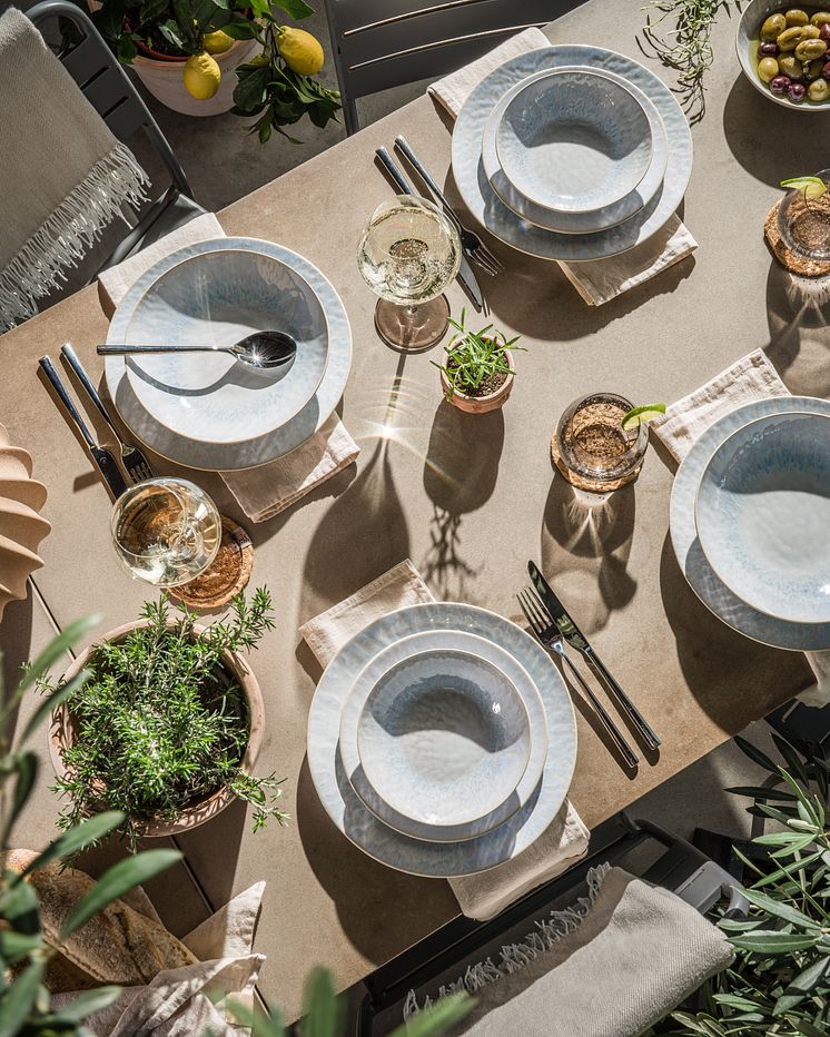 Fyrklövern Côte d'Azur servis, 2Dine bestick, Drop glasserie