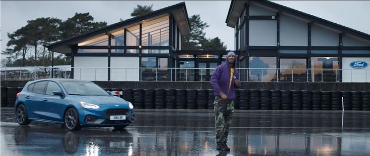 Rap-Star Blakie im neuen Ford Focus 