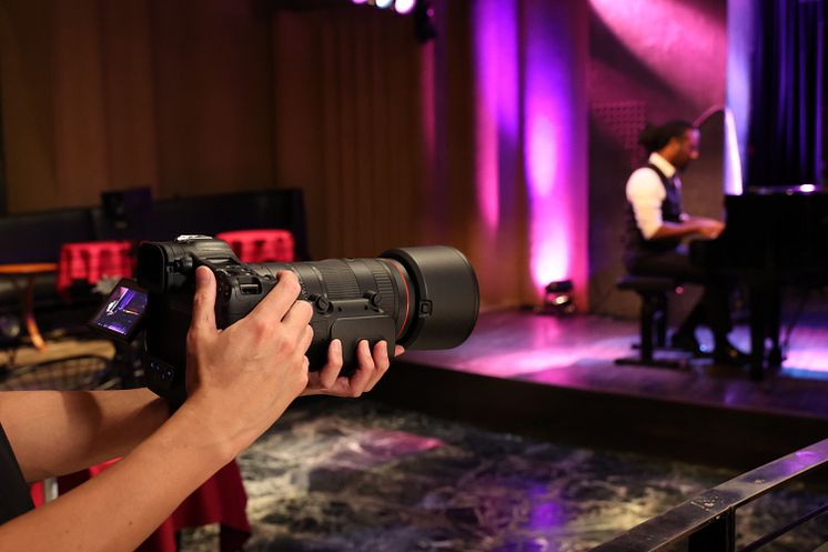 Canon RF 70-200mm F2.8L IS USM Z_1C0A1770_lifestyle image[1].jpg
