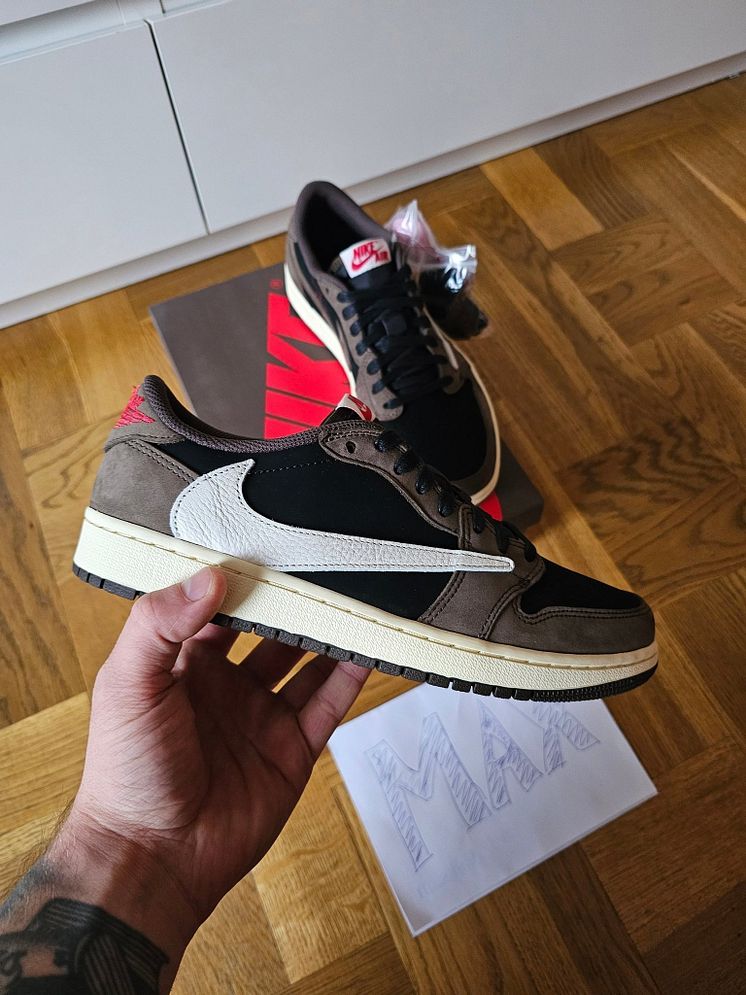 Nike Air Jordan 1 Low Travis Scott.jpg