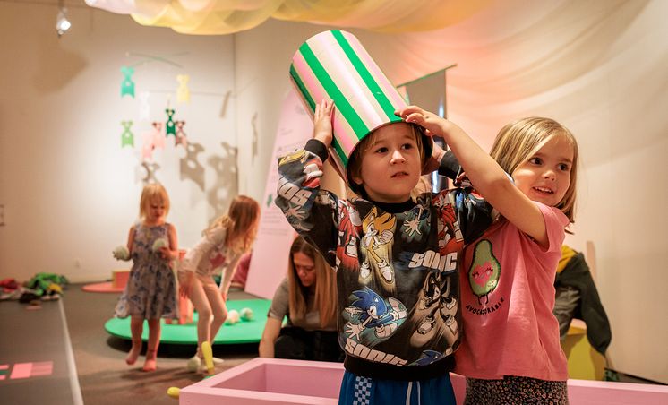 Formlek på Röhsska museet. Foto Kristin Lidell.jpg