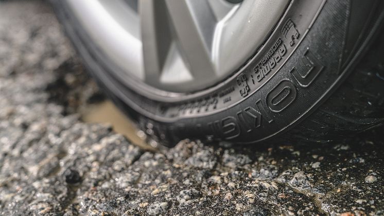 Nokian_Tyres_Potholes_01.jpg