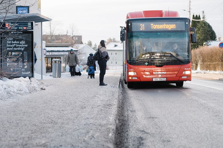 Holdeplasser&stasjoner_Årvollsenter1.jpg