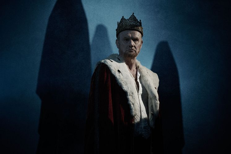 Fredrik Gunnarson i krona och mantel