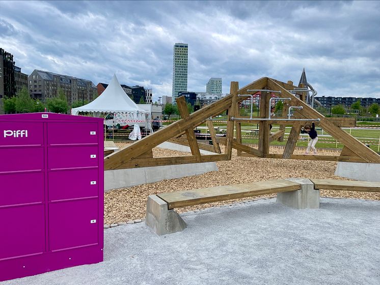 Pifflbox i hyllievångsparken Malmö.jepg
