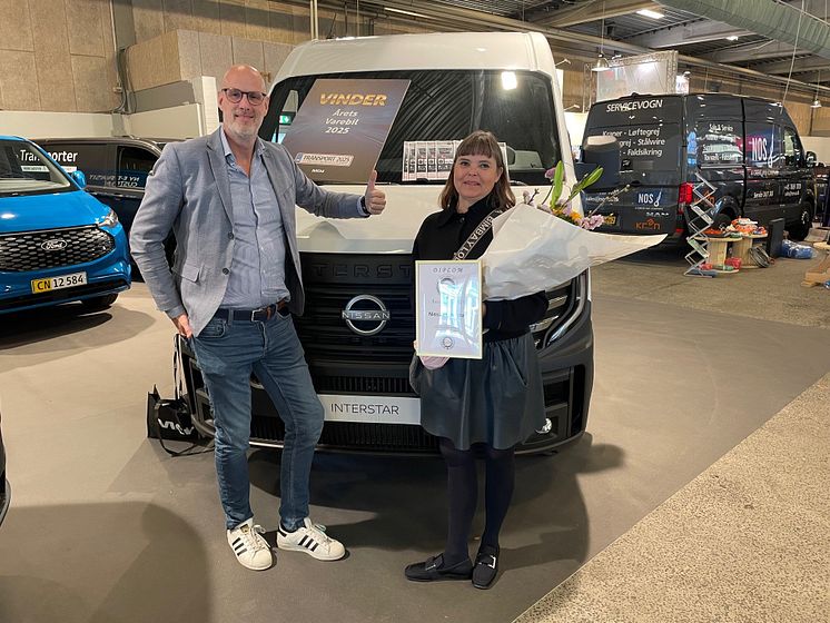 Nissan Interstar - Van of the Year in DK - happy winners.jpg