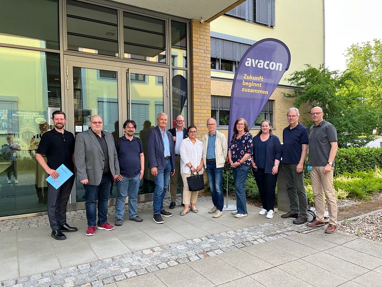 Delegation der Stadt Nienburg bei Avacon.jpg