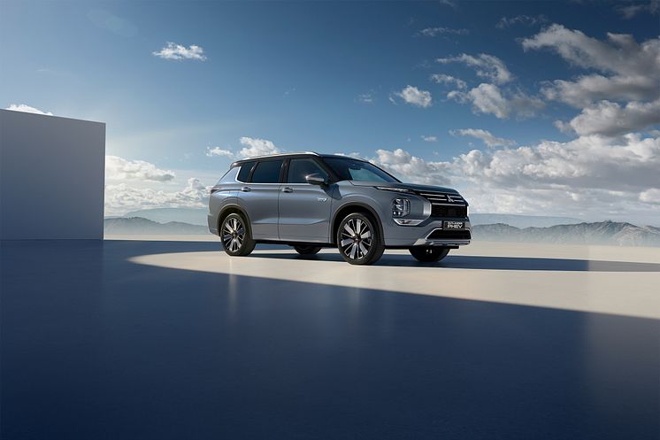 25MY_OUTLANDER_PHEV_8_Year_warranty_hr.jpg