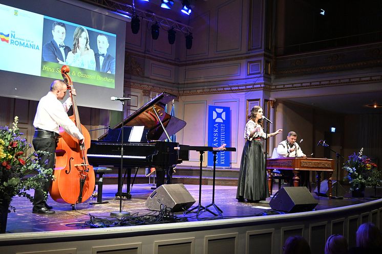 Irina Sarbu, Cezar Cazanoi si Anatol Cazanoi, in concert de Ziua Nationala a Romaniei in Suedia.jpg