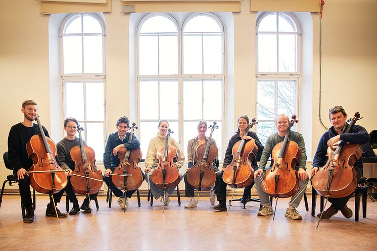 CN-8cello-100325.jpg