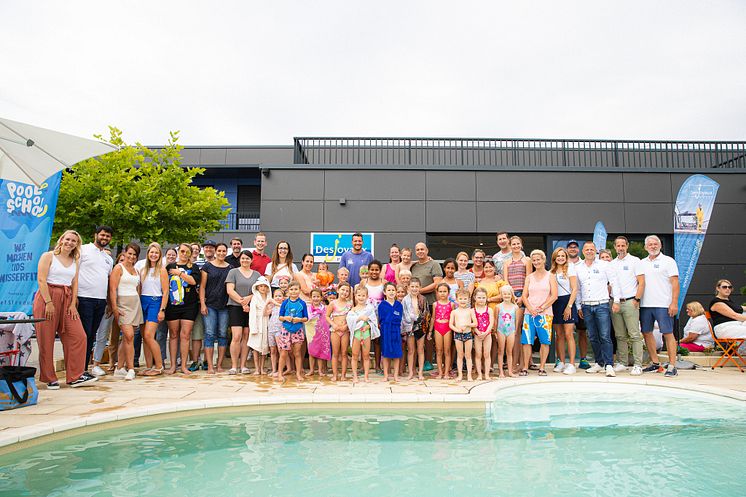 Pool-School_Seepferdchen_Kurs_Eltern_Kinder_Jan_Frodeno_Desjoyaux_Pools.jpg