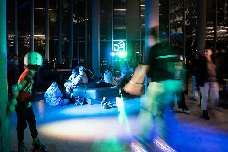 Rulleskøytedisco under Oslo kulturnatt i Bjørvika