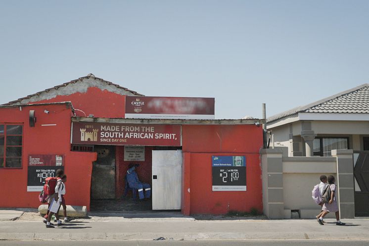 South Africa pub vs school - 002 - Foto Moses Tau.jpg