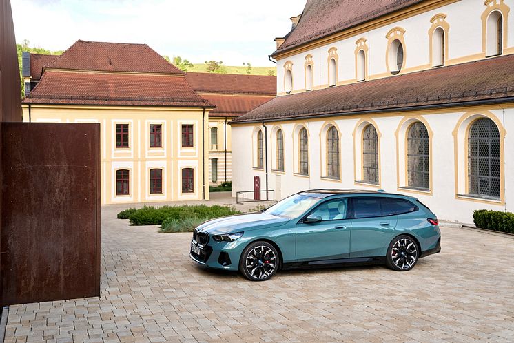 BMWi5 Touring.jpeg